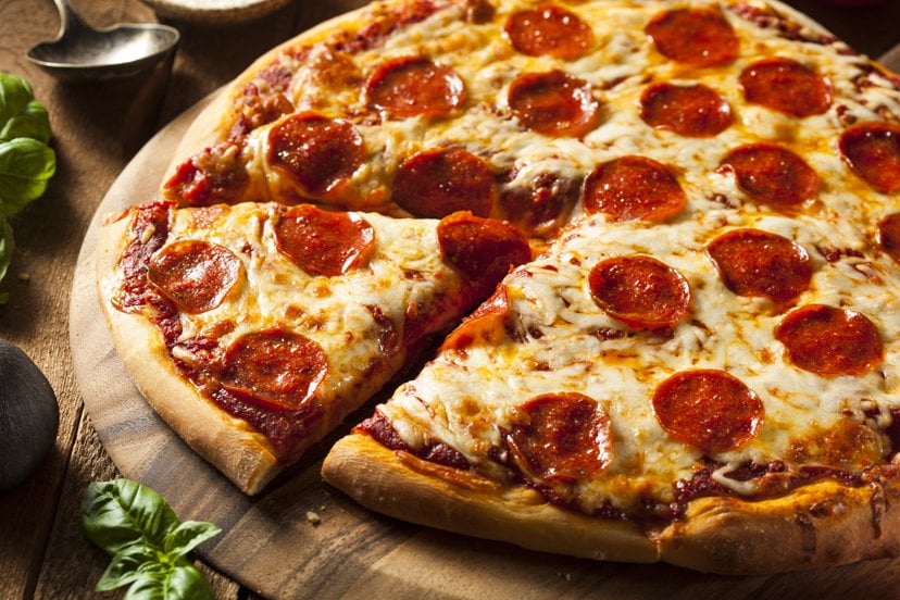 Como fazer pizza de peperone passo a passo