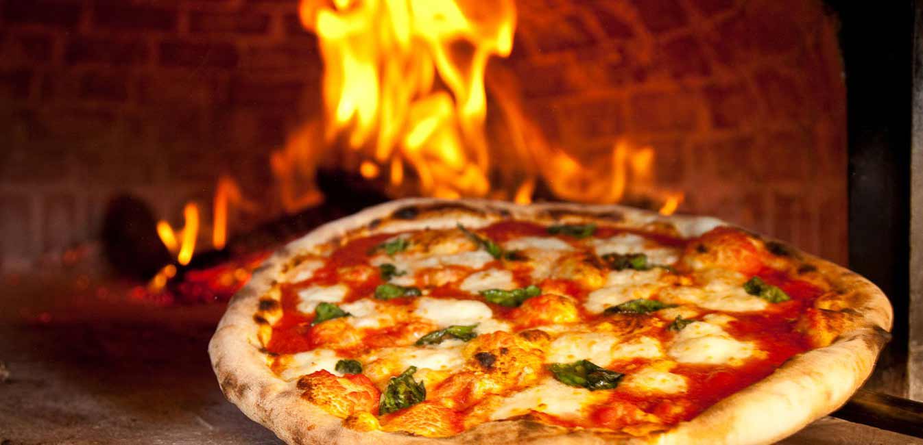 Quanto tempo leva para assar uma pizza